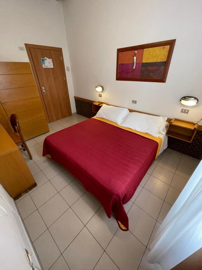 Hotel Arpa リミニ エクステリア 写真