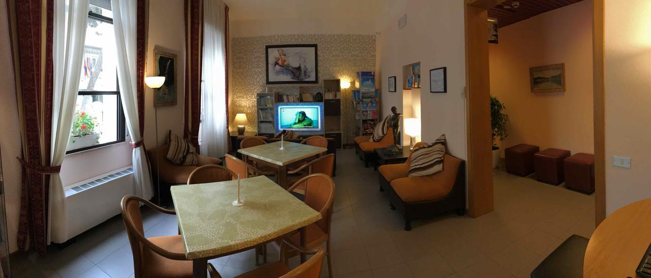 Hotel Arpa リミニ エクステリア 写真